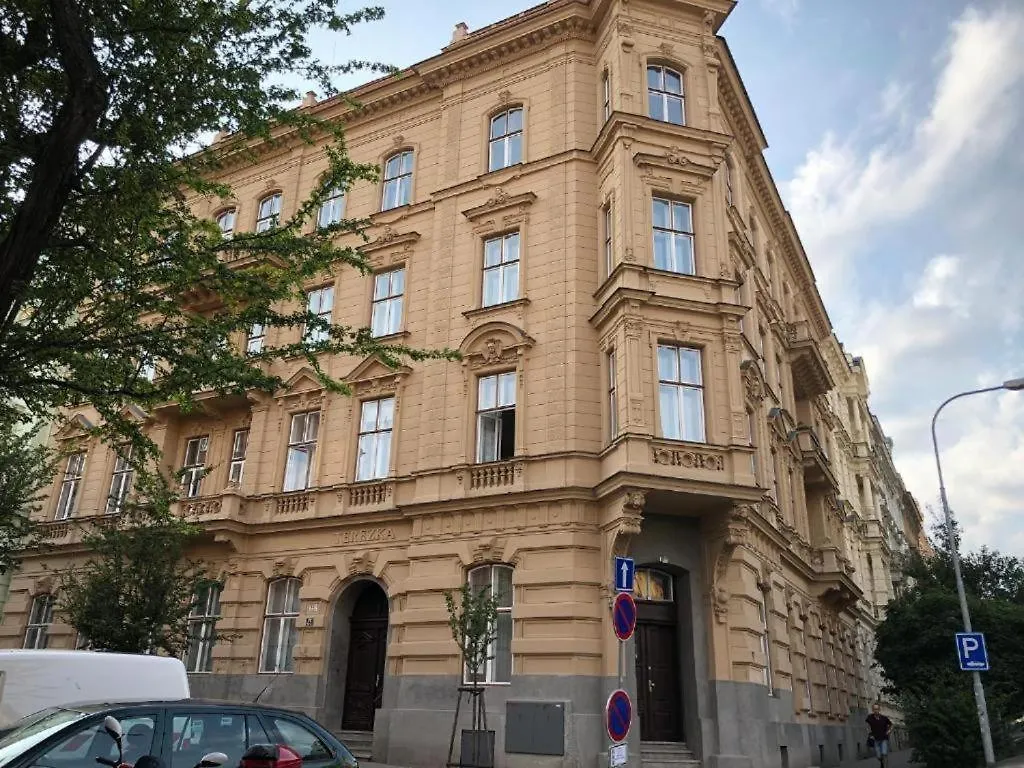 Rooms Veveri - Uvoz, 10 Min Pesky Do Centru Brno
