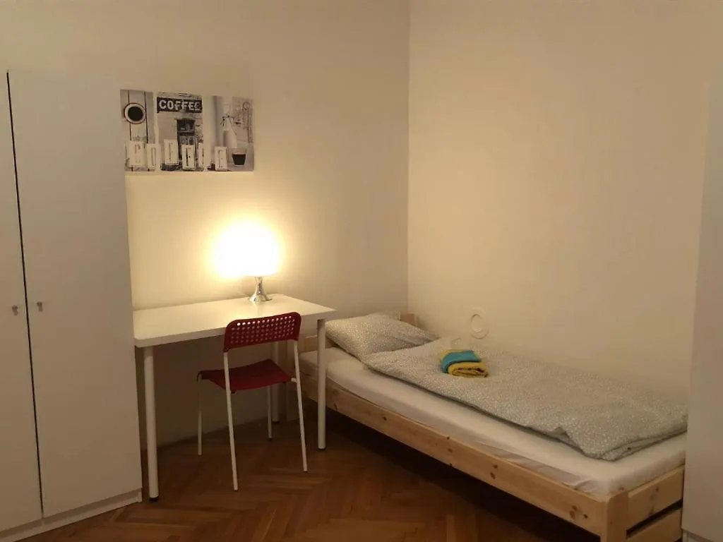 Hostel Rooms Veveri - Uvoz, 10 Min Pesky Do Centru Brno