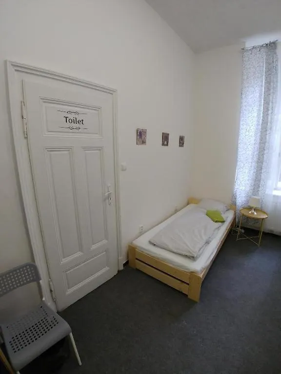 Hostel Rooms Veveri - Uvoz, 10 Min Peski Do Centru Brno Czech Republic