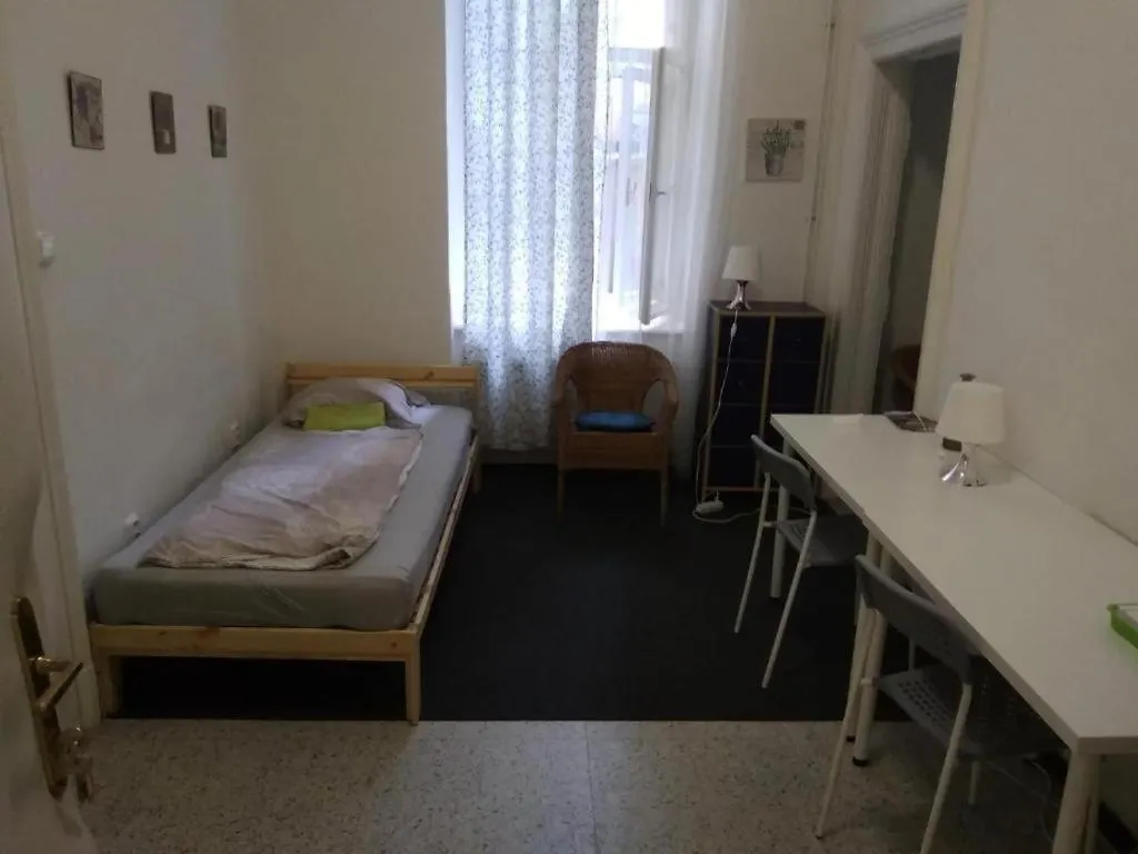 Hostel Rooms Veveri - Uvoz, 10 Min Pesky Do Centru Brno