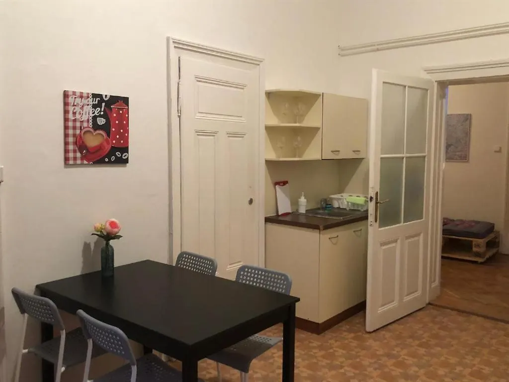 Rooms Veveri - Uvoz, 10 Min Peski Do Centru Brno Hostel